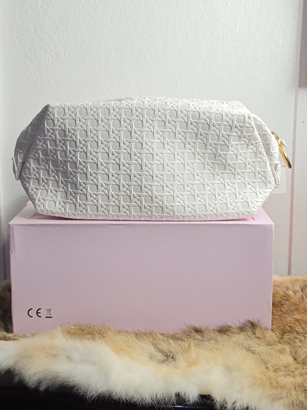 Tory Burch White Quilted Cosmetic Pouch with Gold Hardware - Picture 7 of 14